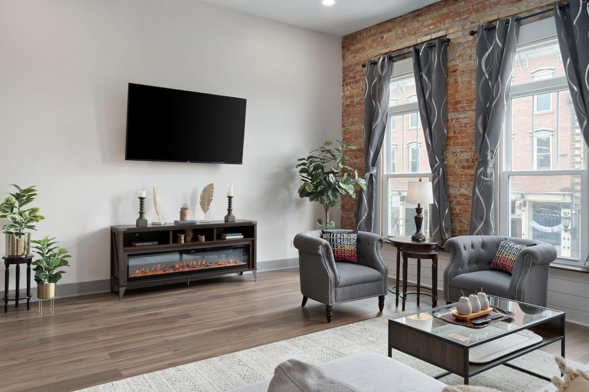 Spacious Luxury Apt In Historic Downtown - Oh Amish Country Millersburg Buitenkant foto