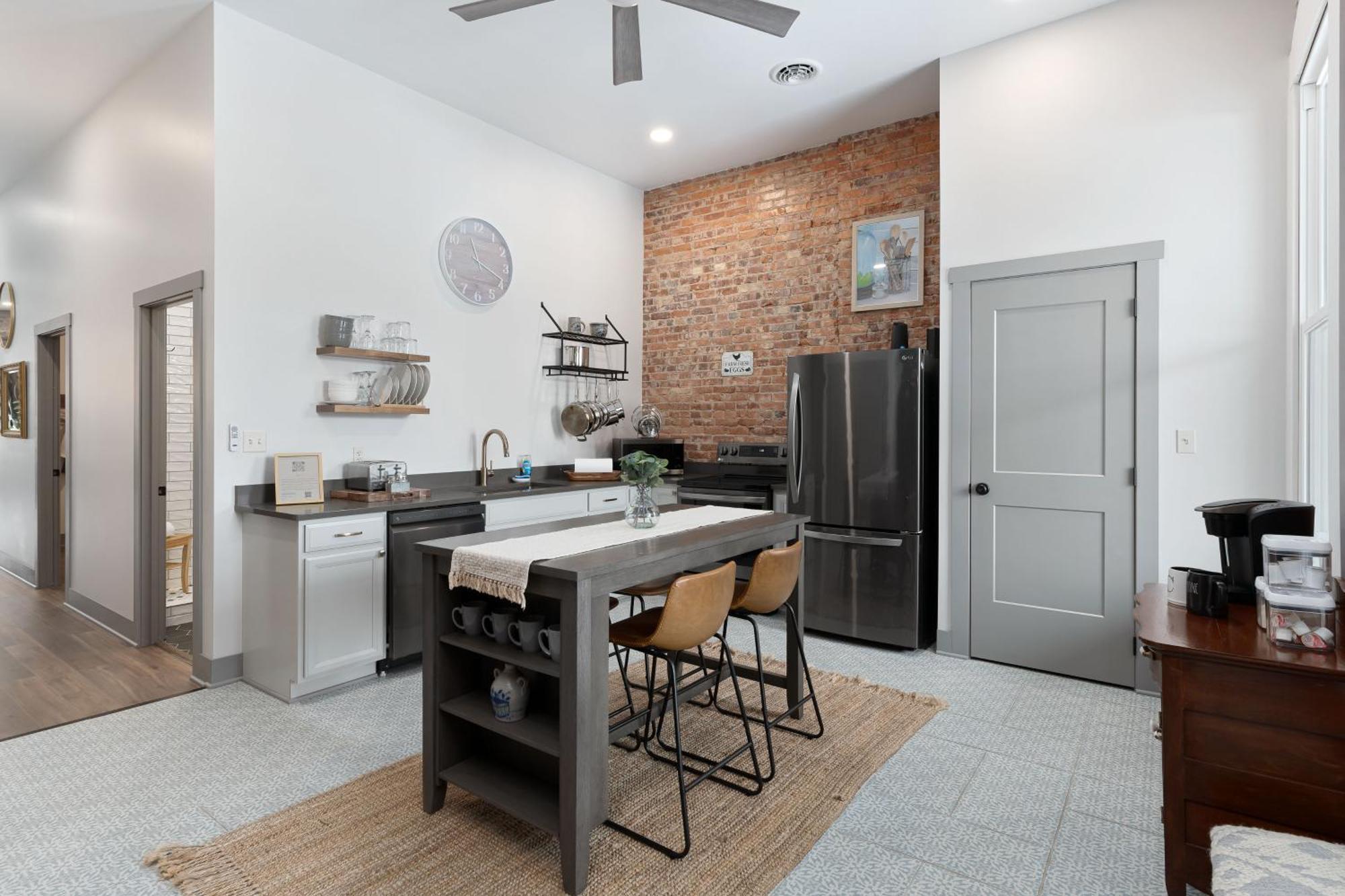 Spacious Luxury Apt In Historic Downtown - Oh Amish Country Millersburg Buitenkant foto