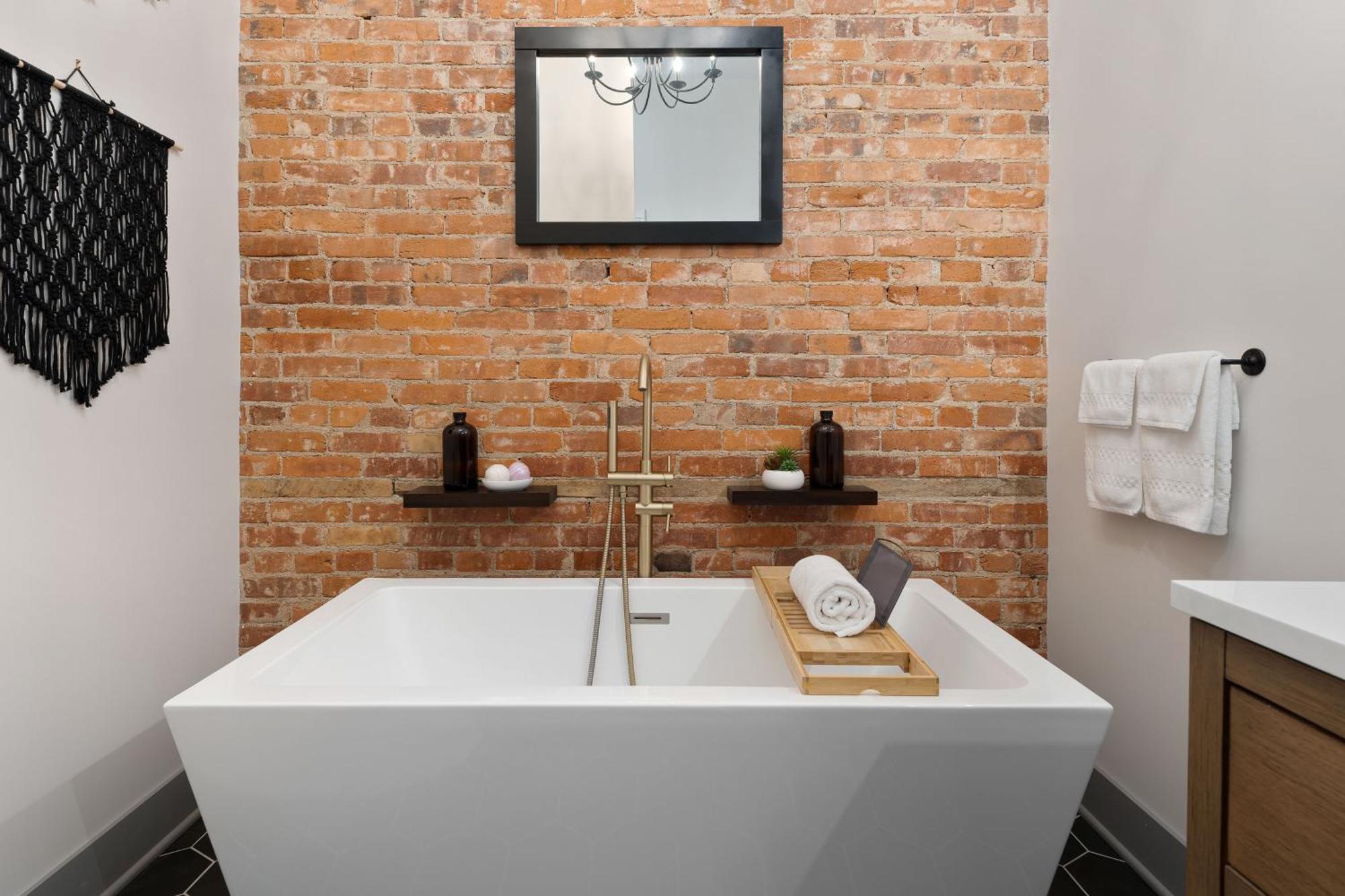 Spacious Luxury Apt In Historic Downtown - Oh Amish Country Millersburg Buitenkant foto