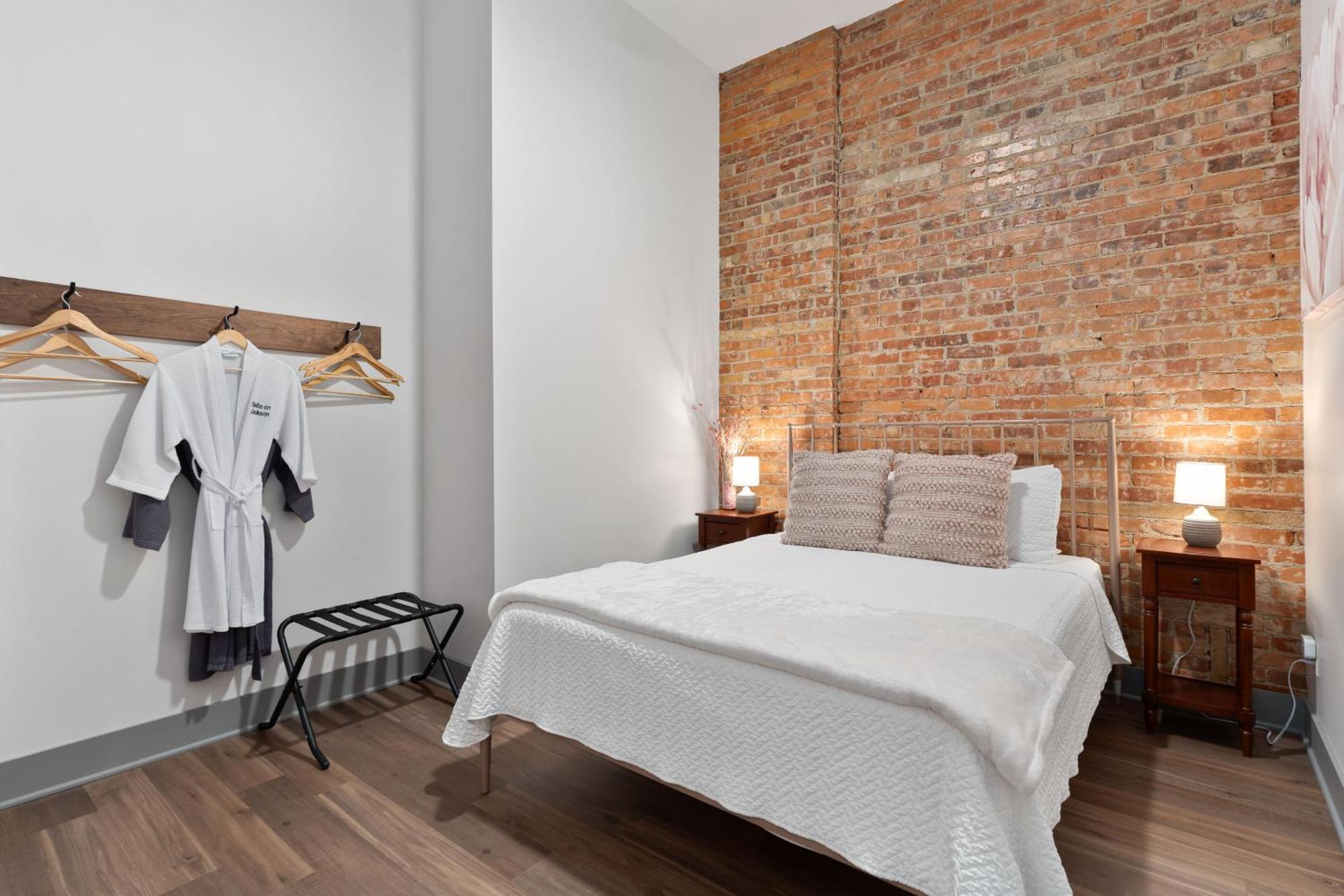Spacious Luxury Apt In Historic Downtown - Oh Amish Country Millersburg Buitenkant foto